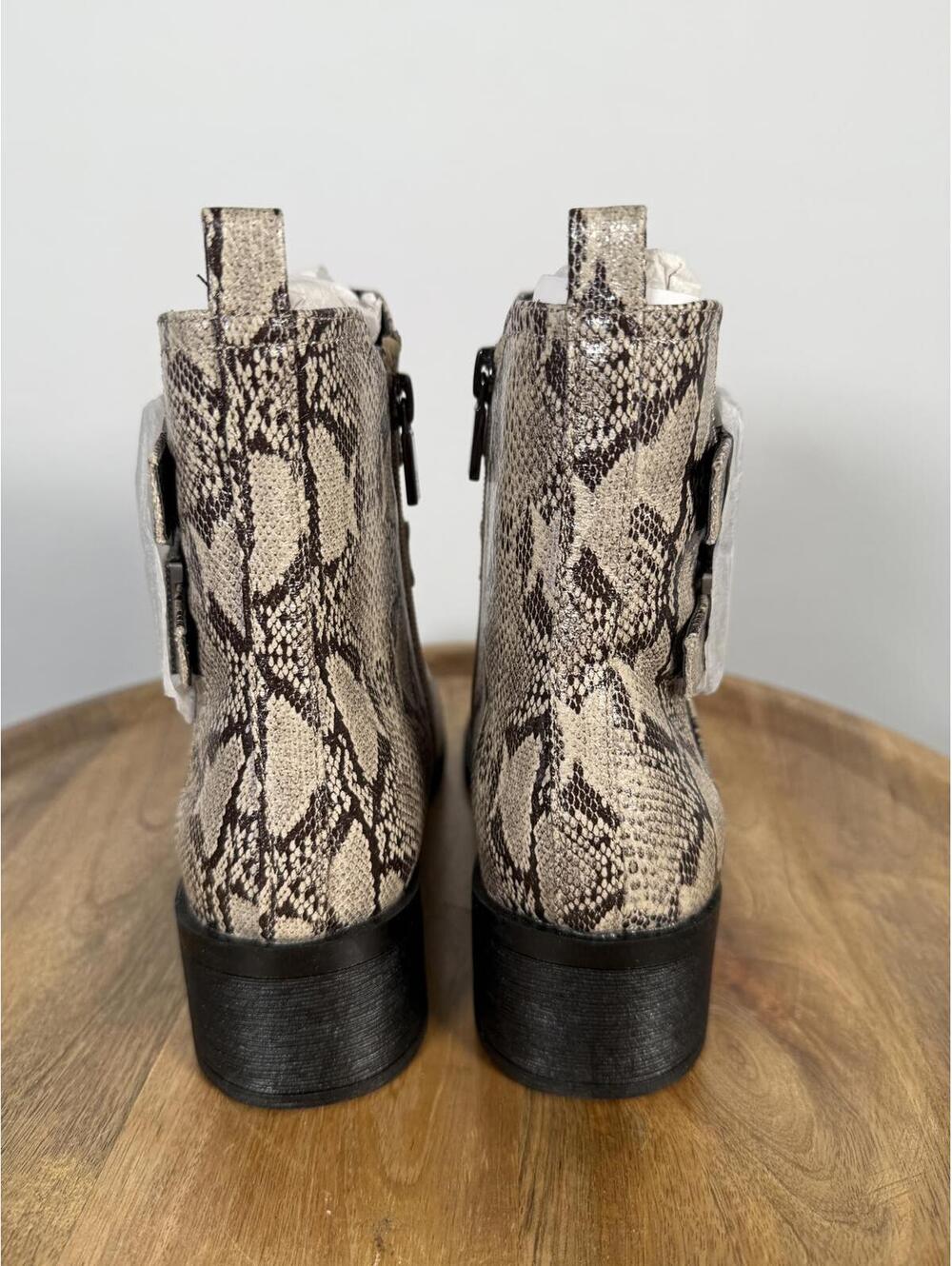 NWB Kenneth Cole Reaction Salt Biker Jewel Chelsea Boots Women's Size 5.5 - Picture 4 of 8